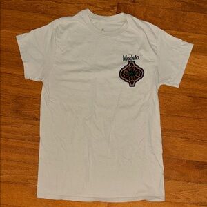 Modelo Logo Tee